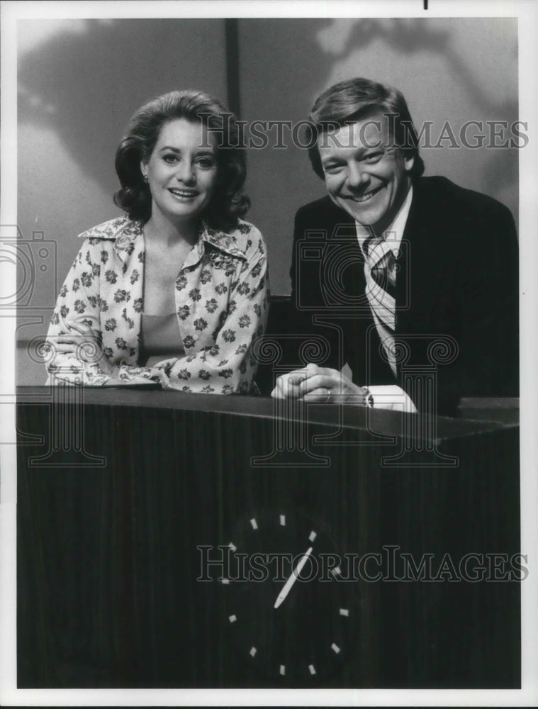 1974 Press Photo Jim Hartz and Barbara Walters co-hosts of Today NBC News - Historic Images