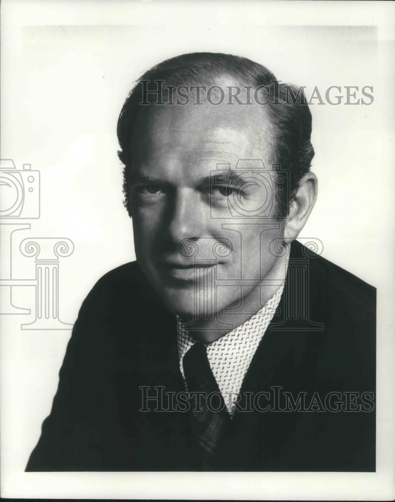 1964 Press Photo Steve Mills Vice President Motion Pictures For Television CBS - Historic Images