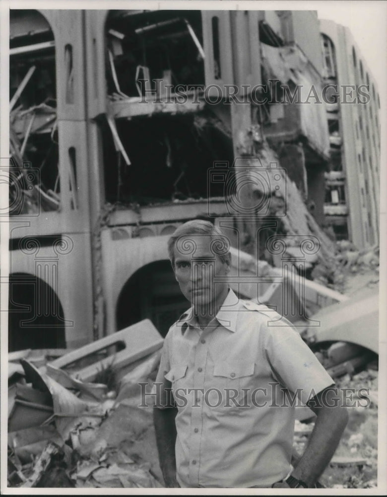 1991, Bob Simon, Baghdad - cvp11356 - Historic Images