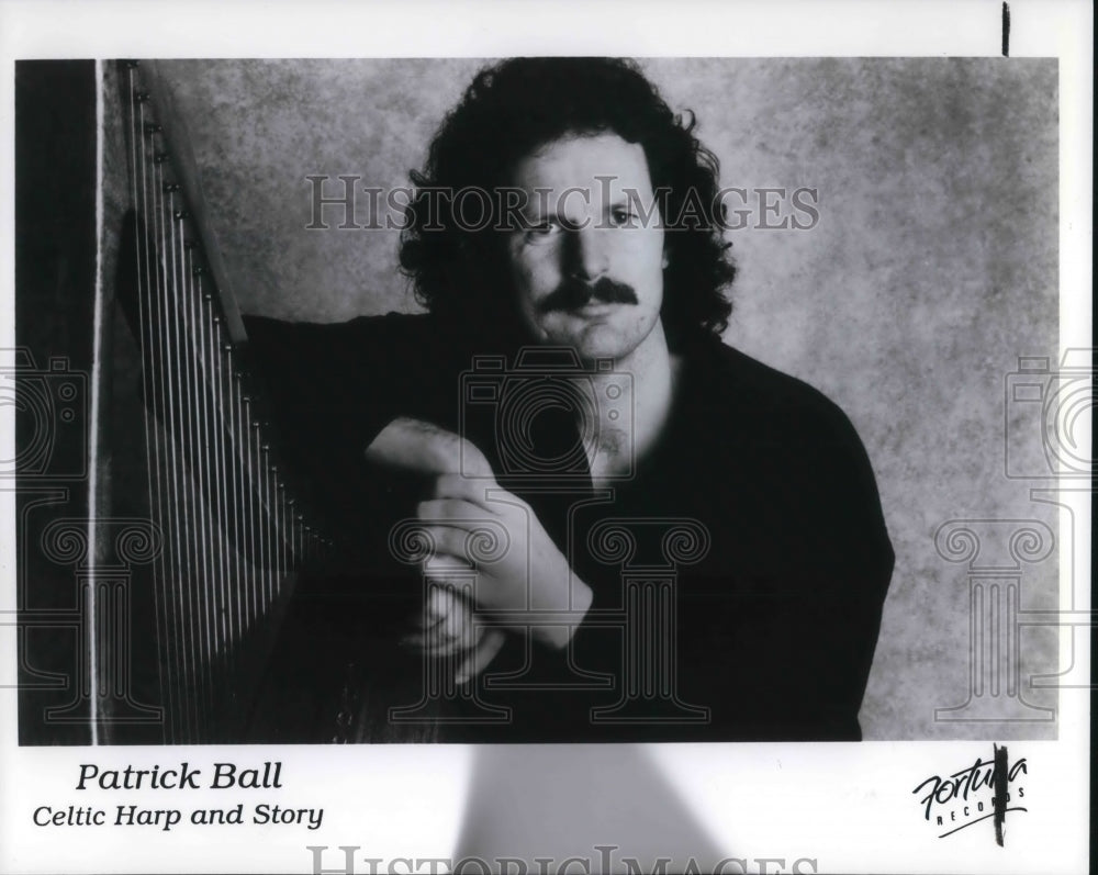 1993 Press Photo Patrick Ball Celtic Harp &amp; Story - cvp14482 - Historic Images