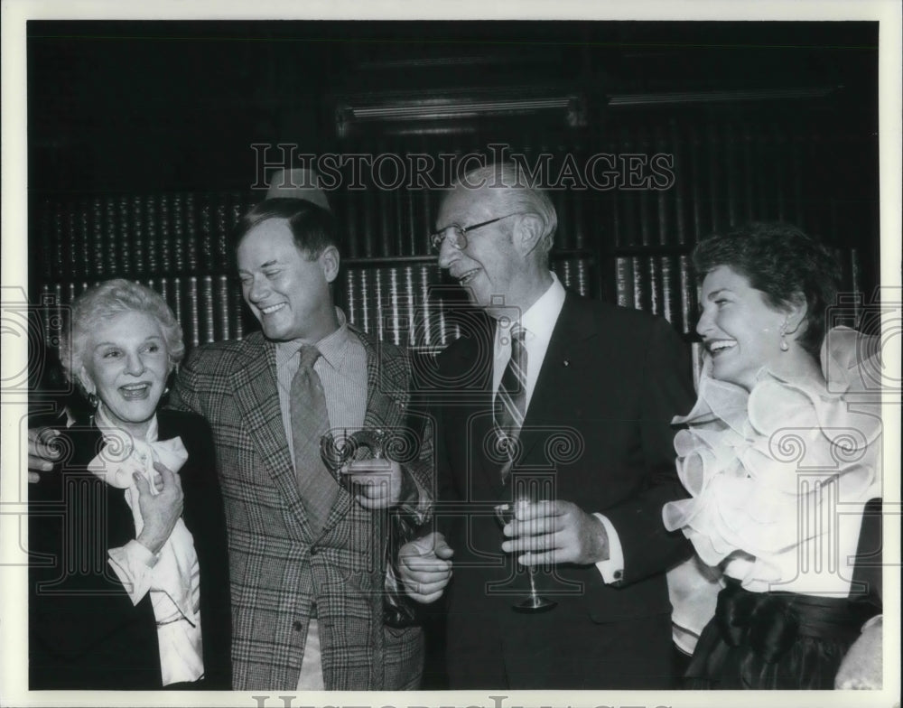 1982 Press Photo Larry Hagman and his mother Mary Martin - cvp17991 - Historic Images