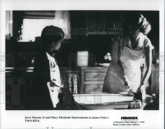 1995 Press Photo Jerry Barone & Elizabeth Mastrantonio in Two Bits - cvp23006 - Historic Images