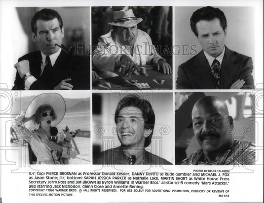 1996 Press Photo P. Brosnan Danny DeVito Sarah Jessica Parker in Mars Attacks - Historic Images