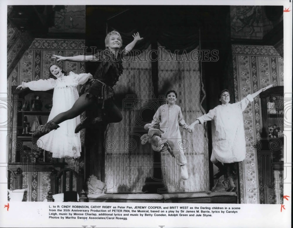 1990, Peter Pan Cindy Robinson Cathy Rigby Jeremy Cooper - cvp24666 - Historic Images