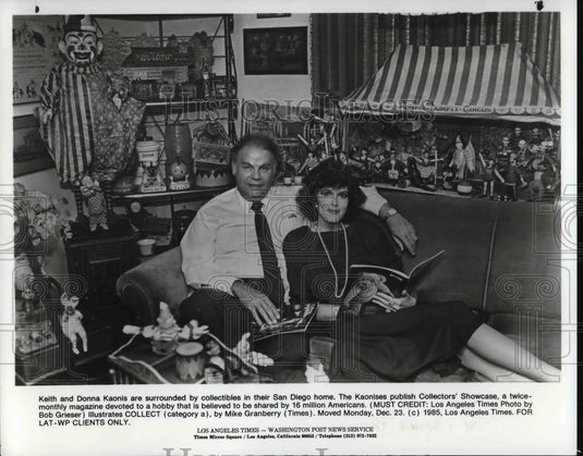1985 Press Photo Keith and Donna Kaonis in their home in San Diego - cvp25131 - Historic Images