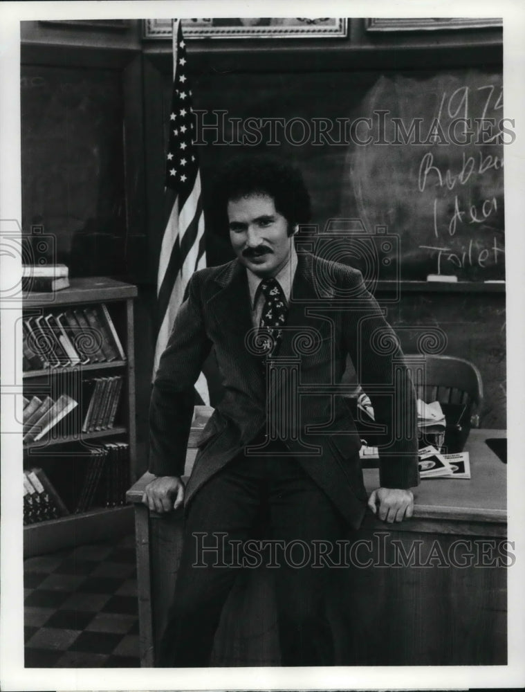 1975, Gabriel Kaplan in Welcome Back, Kotter - cvp25911 - Historic Images