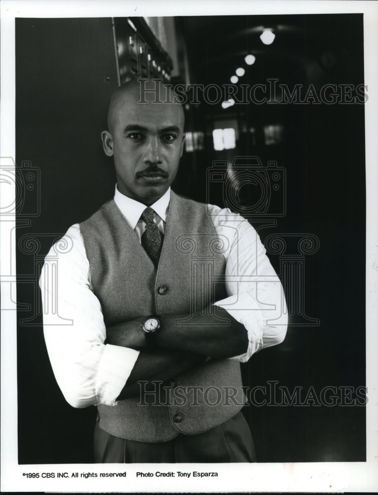 1995 Press Photo Montel Williams in Matt Waters - Historic Images