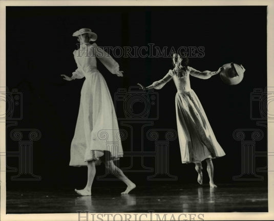 1983 Press Photo Pandora Roberson Jane Startzman in Untitled- Historic Images