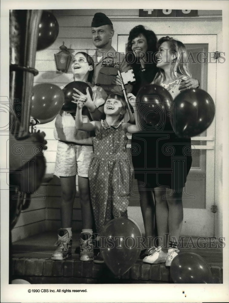 1990 Press Photo Cast of Major Dad - Historic Images