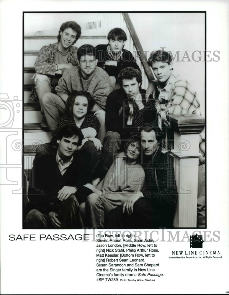 Press Photo New Line Cinema presents Safe Passage starring Sean Astin, Jason - Historic Images