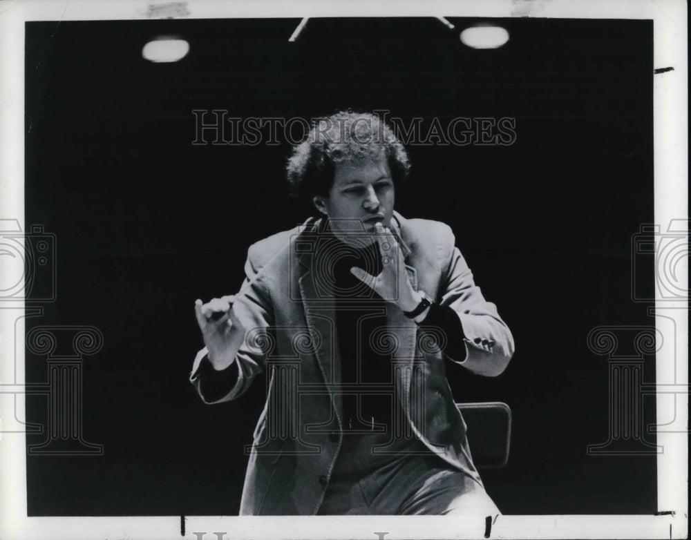 1984 Press Photo Yoel Levi Conductor at Cleveland Orchestra Severance Hall - Historic Images