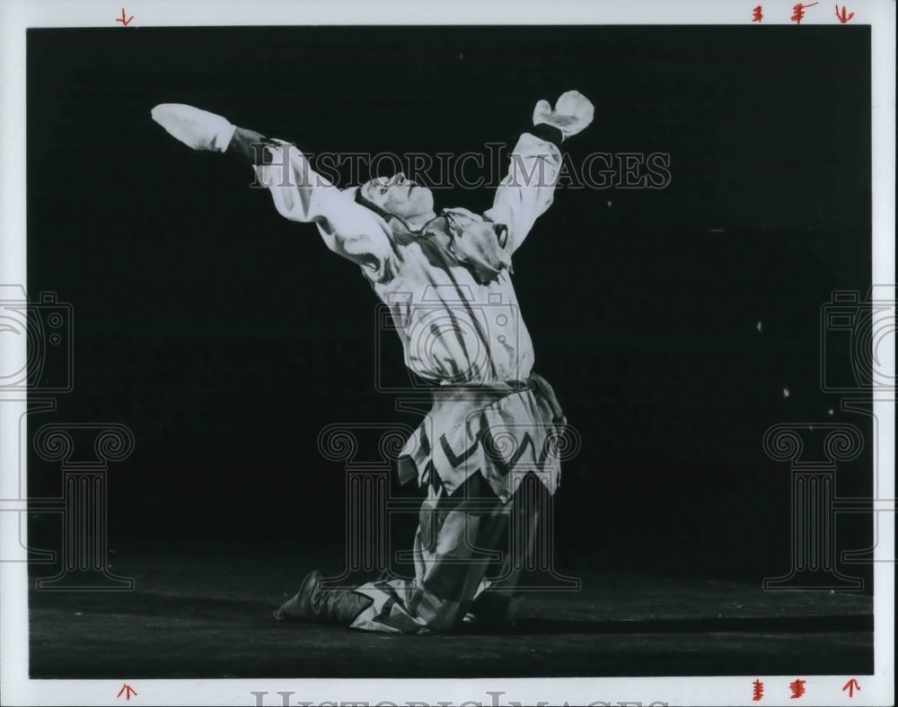 1988 Press Photo David Bintley in Petrushka Cleveland Ballet - Historic Images