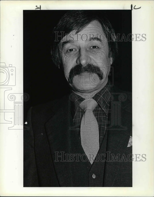 1984 Press Photo W.S Kuniczak in the picture - Historic Images