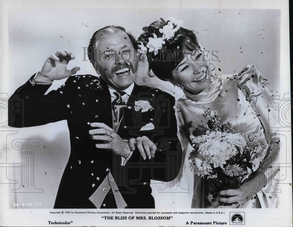 1968 Press Photo Richard Attenborough & Shirley MacLaine in The Bliss of Mrs Blo - Historic Images