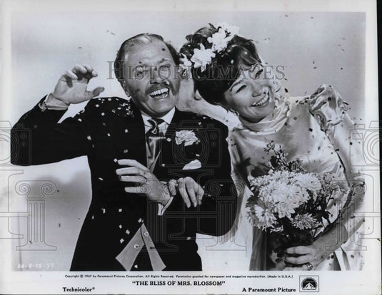 1968 Press Photo Richard Attenborough & Shirley MacLaine in The Bliss of Mrs Blo - Historic Images