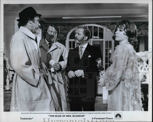 1969 Press Photo Shirley MacLaine in The Bliss of Mrs Blossom - Historic Images