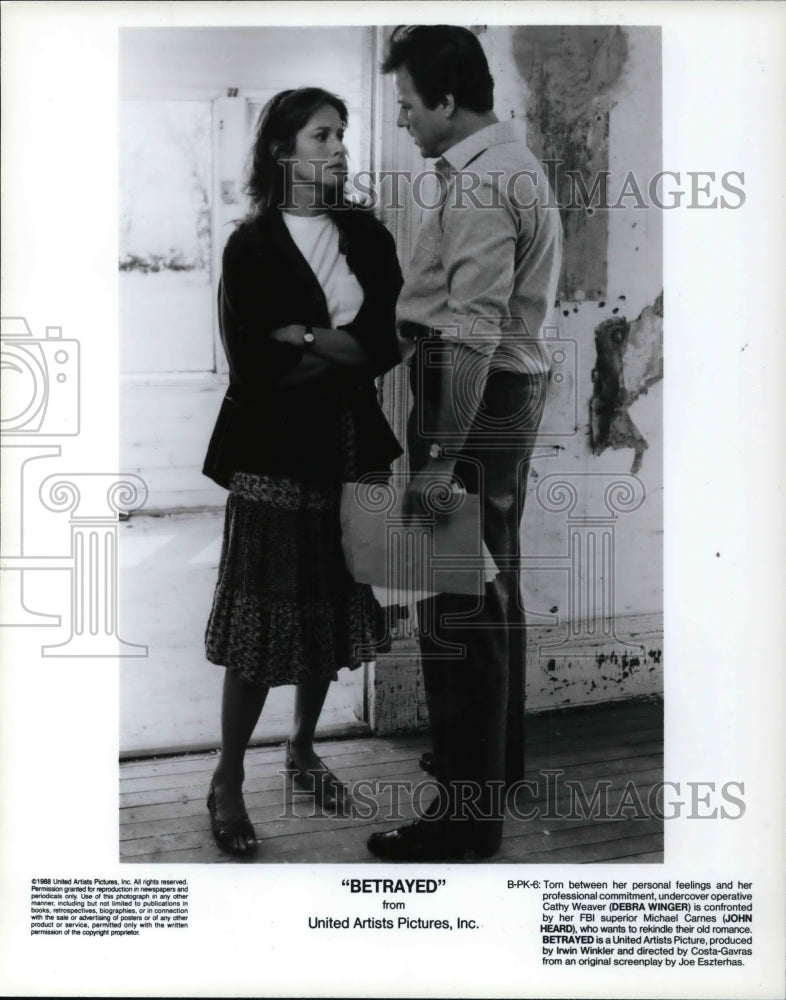 1988 Press Photo Debra Winger and John Heard in "Betrayed" - cvp31129 - Historic Images