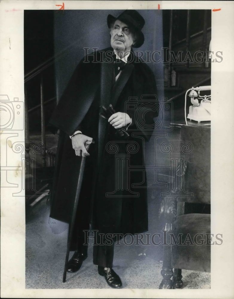 1976 Sam Levene in The Royal Family  - Historic Images