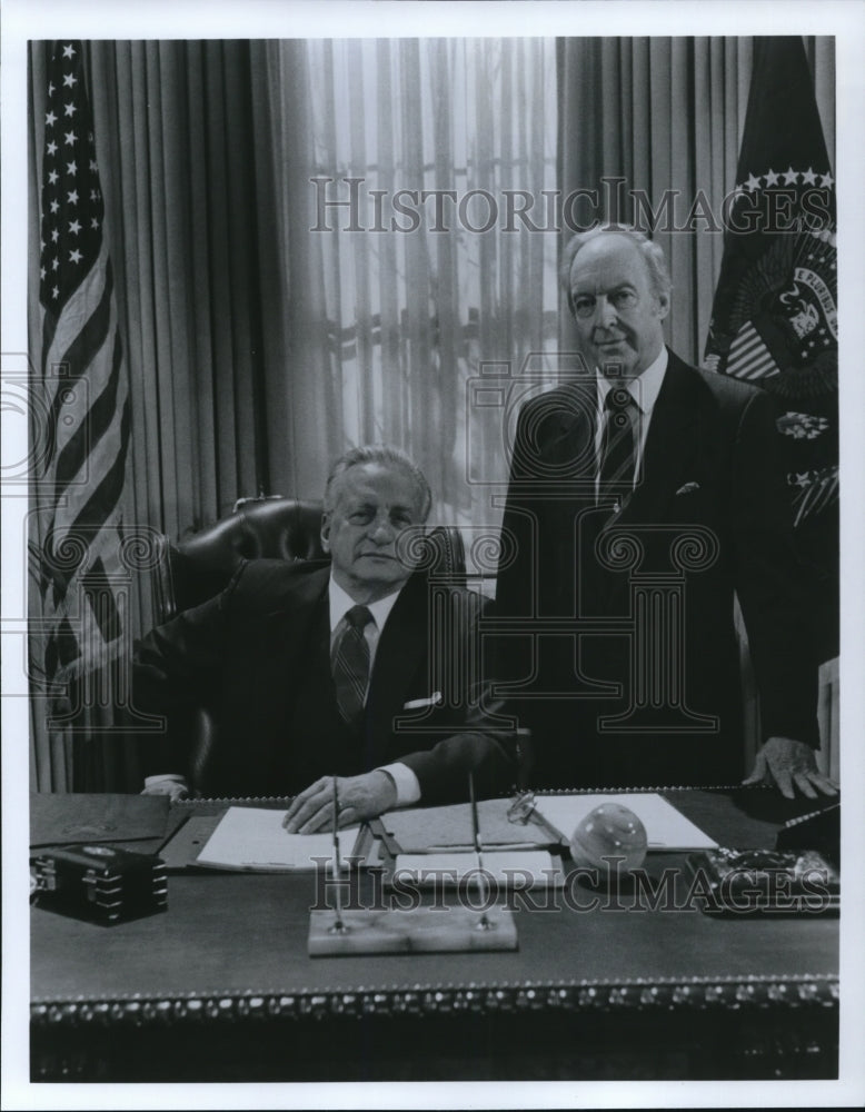 1987 Press Photo George C. Scott and Conrad Bain in Mr. President - Historic Images