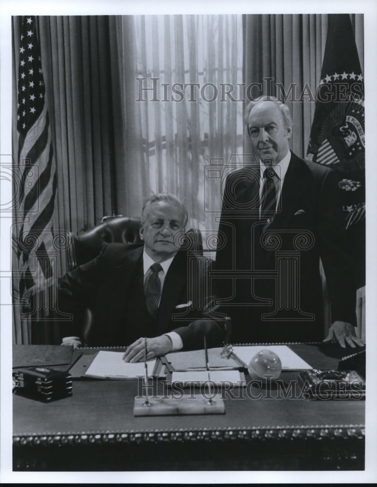 1987 Press Photo George C. Scott and Conrad Bain in Mr. President - Historic Images