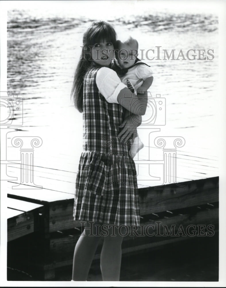 1993, Crystal Bernard &amp; Baby Hodgins in Miracle Child - cvp31801 - Historic Images