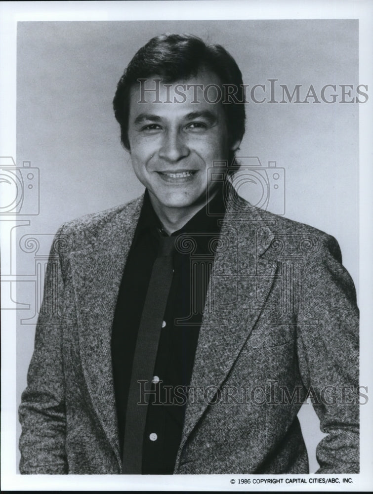 1986 Richard Yniguez in Ohara  - Historic Images