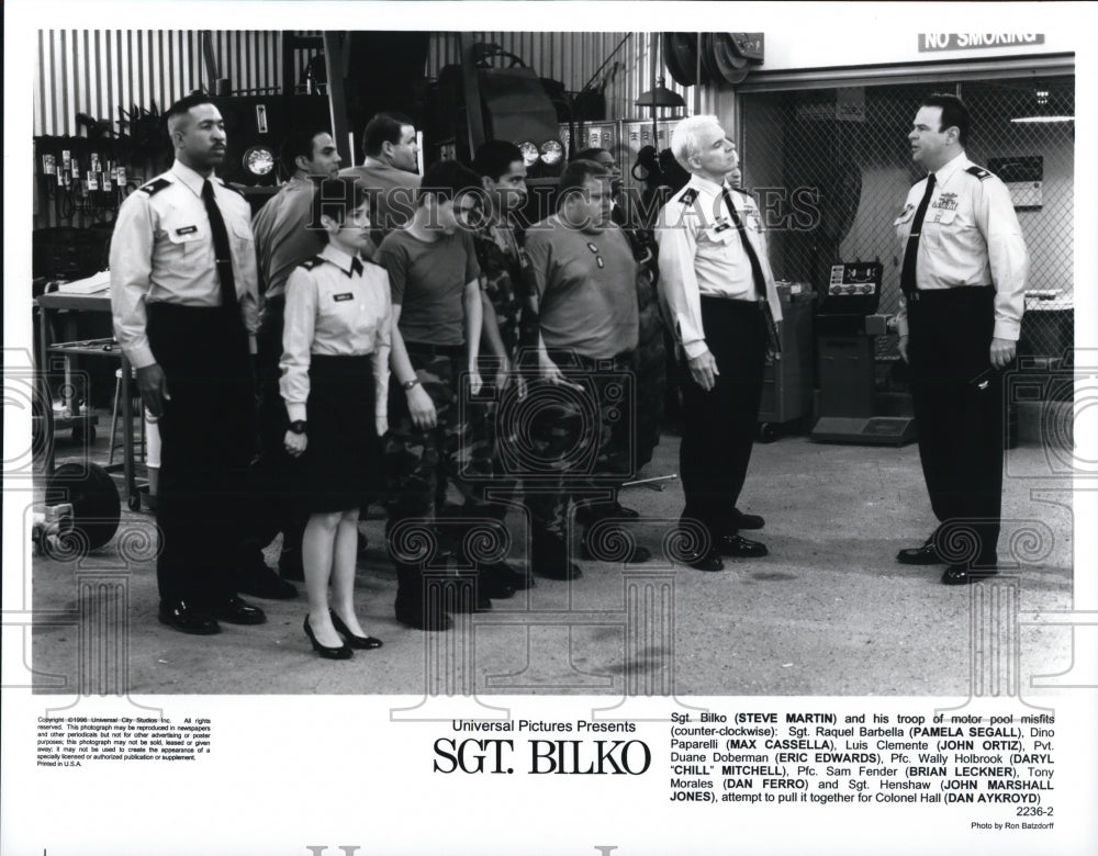 1995 Press Photo Steve Martin & Pamela Segall & Dan Ferro in Sgt Bilko - Historic Images