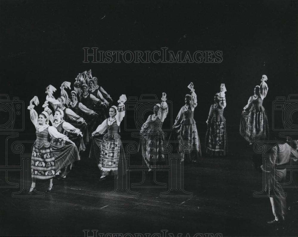 1993, The Dance Blezdingele The Swallow - cvp32170 - Historic Images