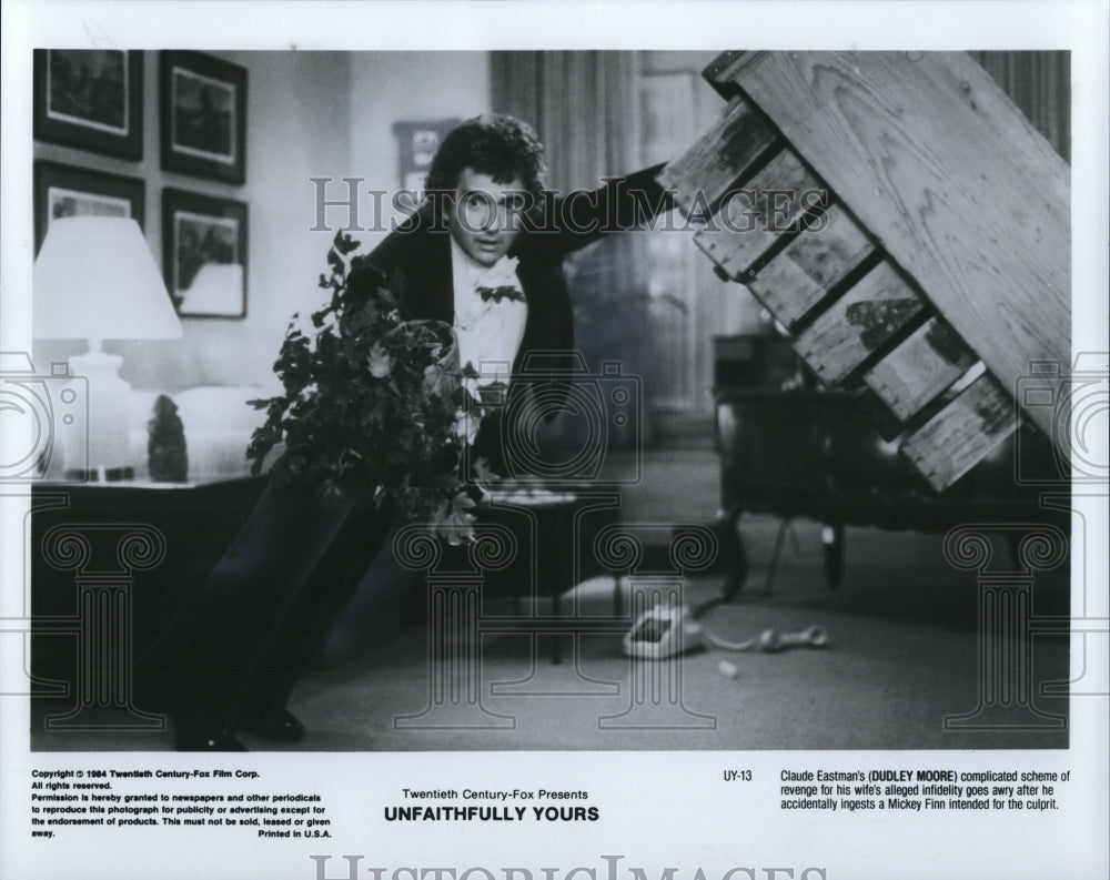 1984 Press Photo Dudley Moore stars as Claude Eastman in Unfaithfully Yours - Historic Images