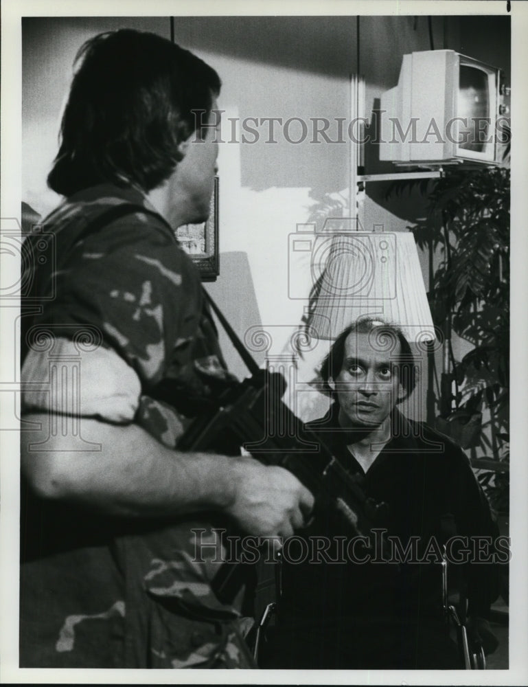 1982 Press Photo Gregory Sierra David Ackroyd McClain&#39;s Law - cvp32461- Historic Images