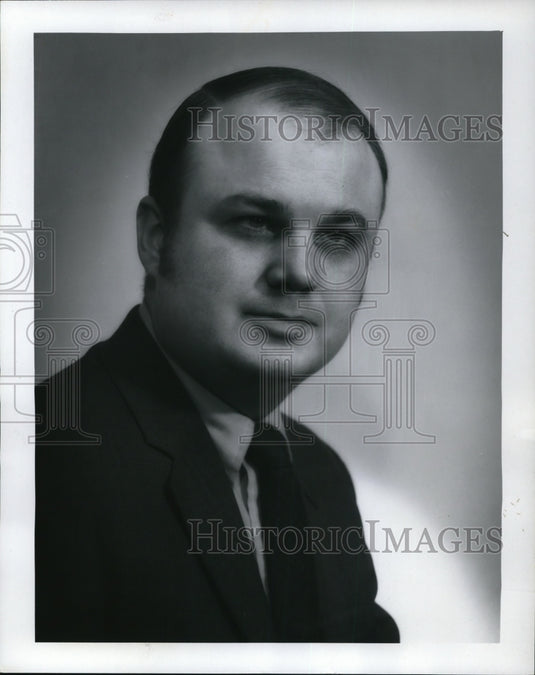 1971 Press Photo Roger Lourens Gray Drug Stores Incorporated - Historic Images