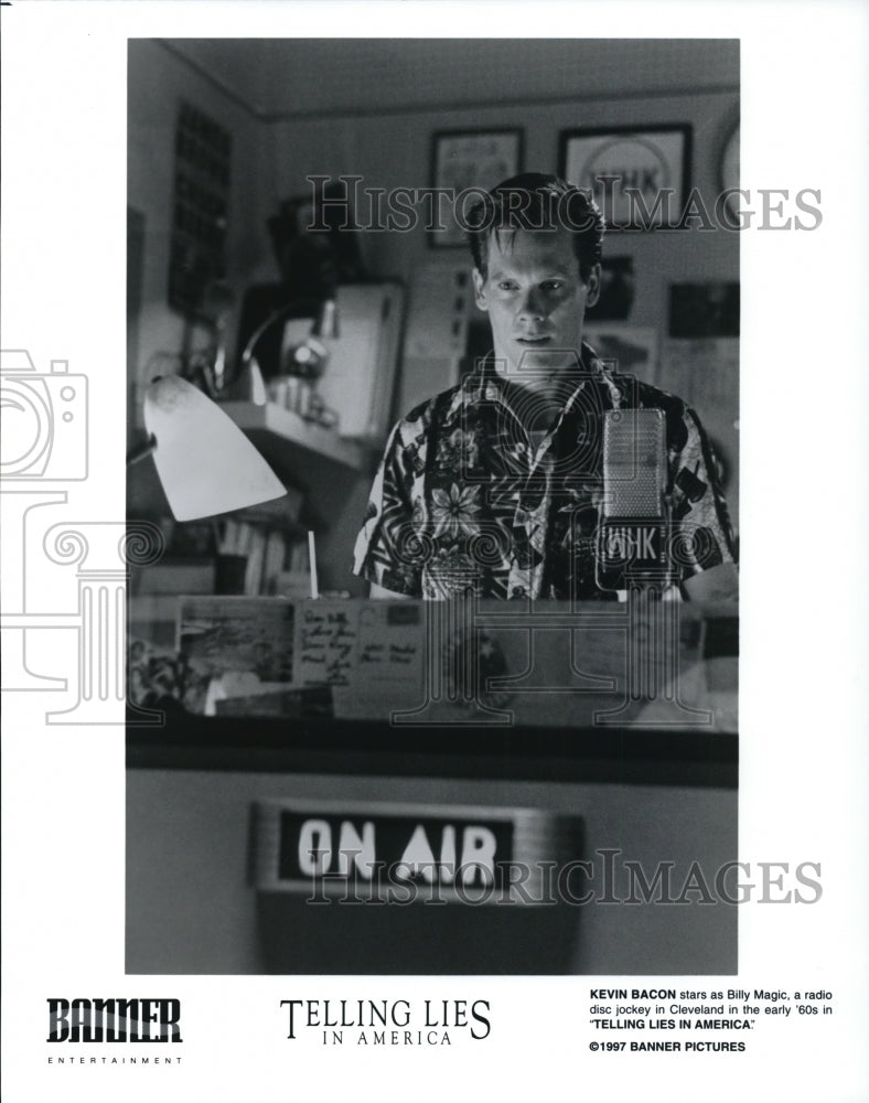 1997, Kevin Bacon stars as Billy Magic in Telling Lies in America - Historic Images