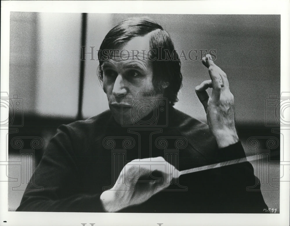 1976 Press Photo Conductor of the Sno Chorus - cvp32726 - Historic Images