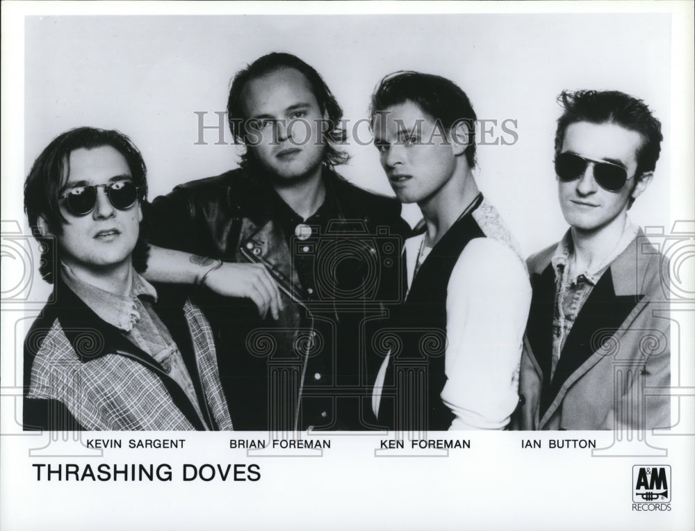 1989 Press Photo Thrashing Doves - cvp32772 - Historic Images