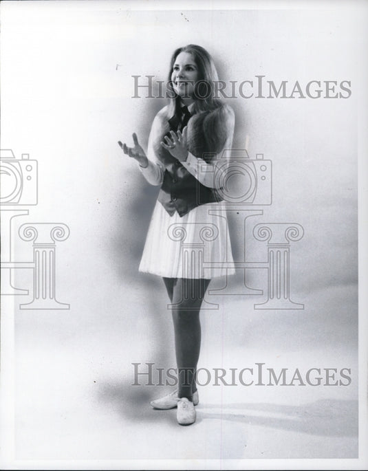 1972 Press Photo Mary Lou Reiner of the Singing Angels - Historic Images