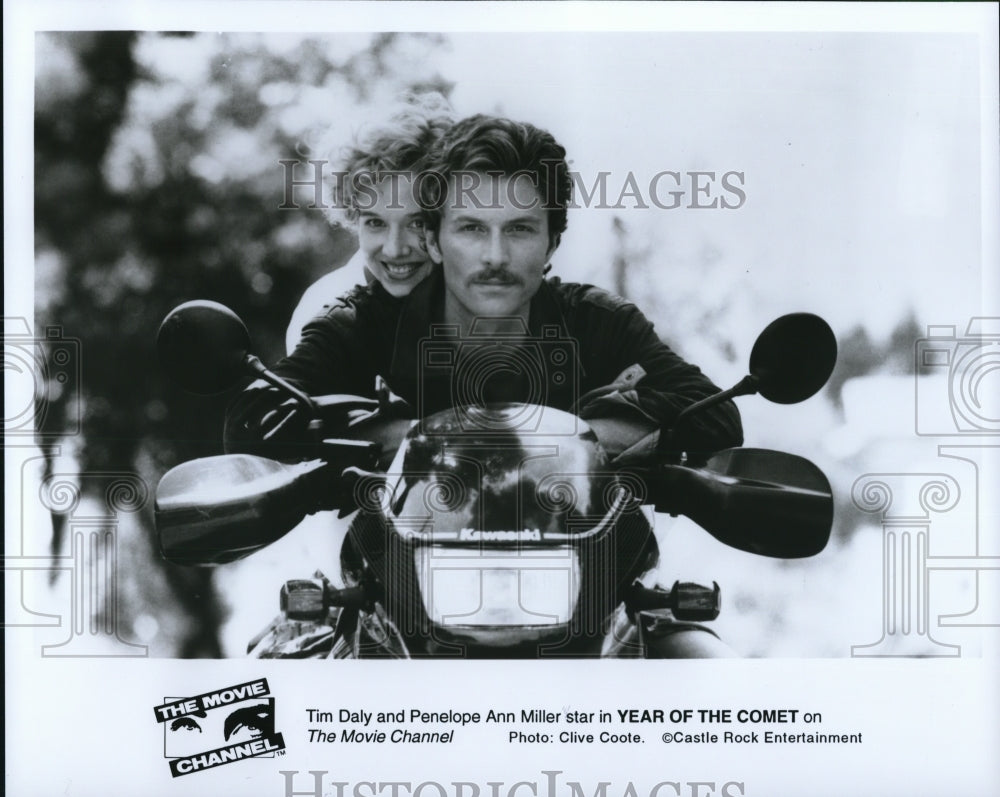 1993 Press Photo Tim Daly Penelope Anne Miller in Year of the Comet - cvp33086 - Historic Images