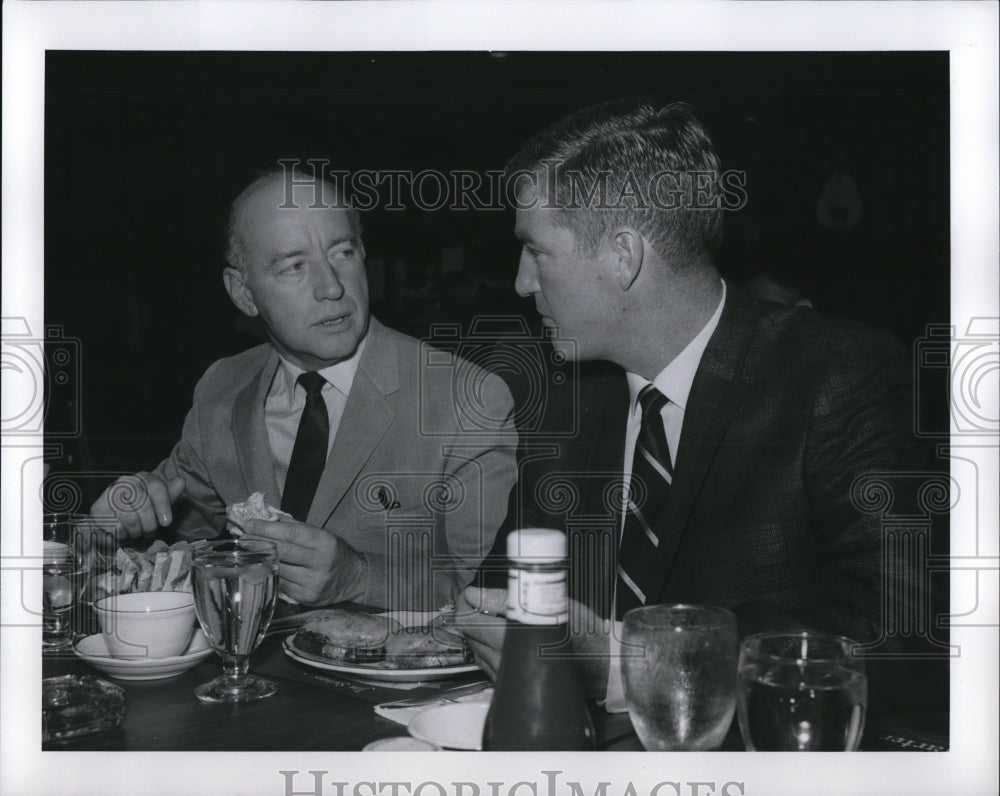 Undated Press Photo Bob Neal Herb Score - Historic Images