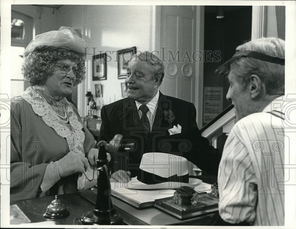 1985 Art Carney Jackie Gleason William HIckey Izzy and Moe - Historic Images