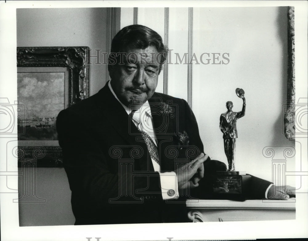 1974 Press Photo CBS presents Entertainer Of The Year Awards with Jackie Gleason - Historic Images