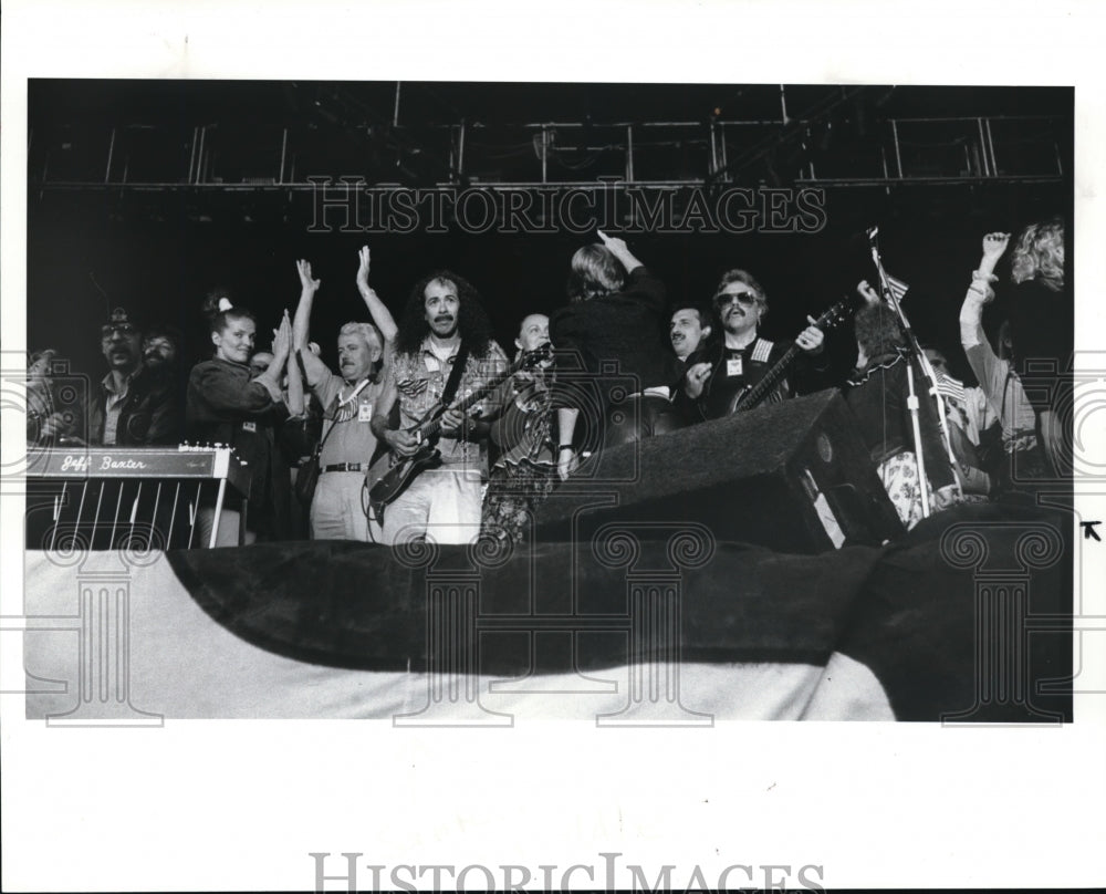 1987 Press Photo Musical Group Santana performing in Moscow - Historic Images