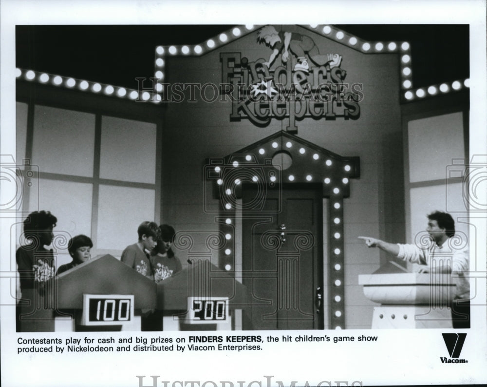 1988 Press Photo Kids Show Finders Keepers - Historic Images