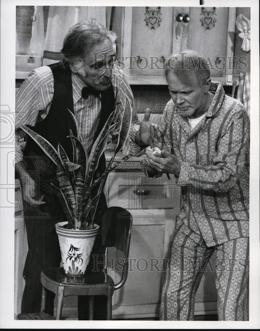 1975 Press Photo Flannery and Quilt - Historic Images