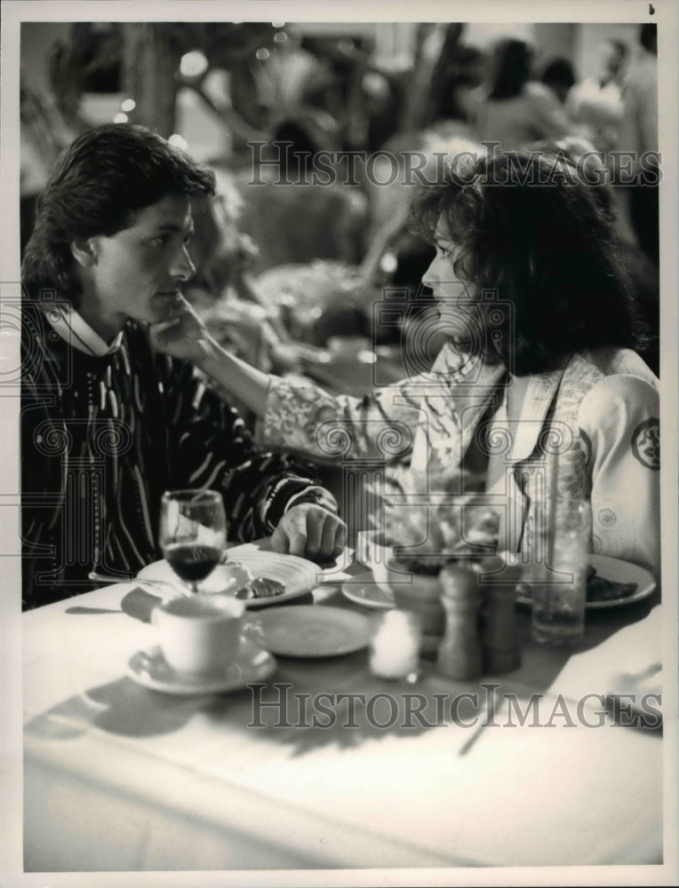 1989 Press Photo Chelsea Field and Mark Lindsay Chapman in Nightingales- Historic Images