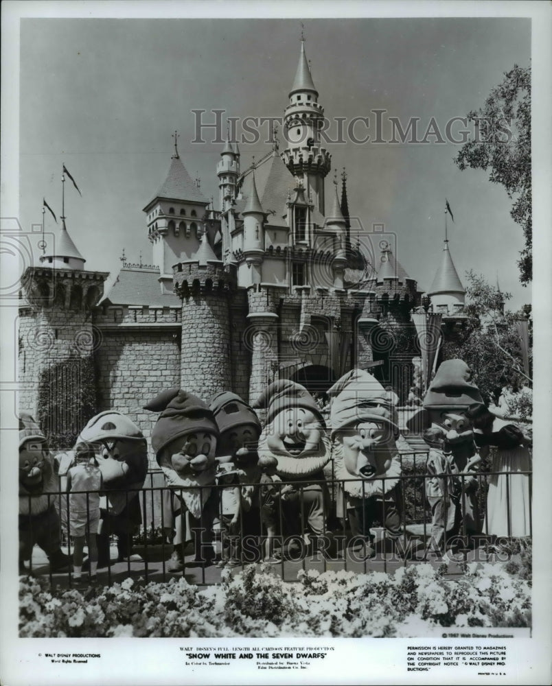 1967 Press Photo In land of the Seven Dwarfs in Snow White and The Seven Dwarfs - Historic Images