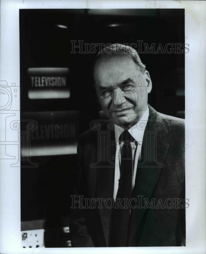 Undated Press Photo Edwin Newman hosts Television - cvp34874 - Historic Images