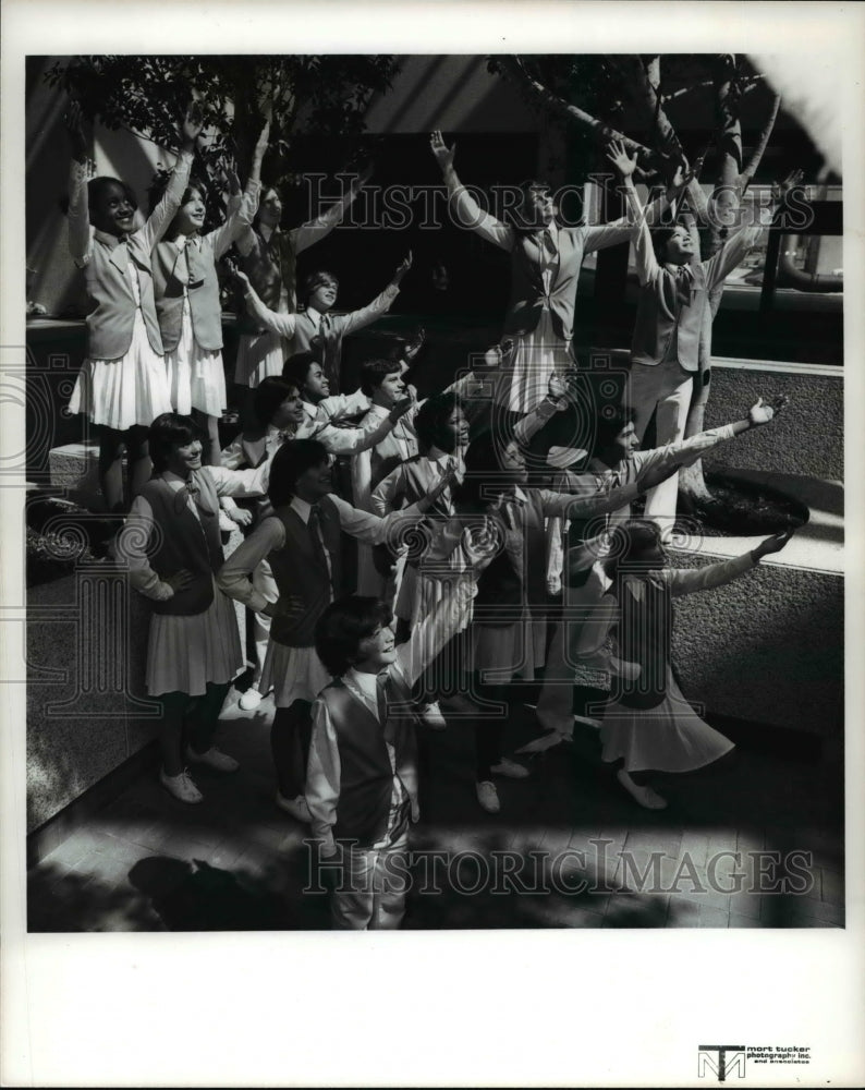 1977 Press Photo Singing Angels - cvp34949 - Historic Images
