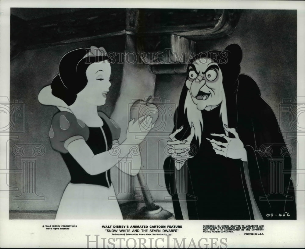 Undated Press Photo Snow White and Evil Queen in Snow White and the Seven Dwarfs - Historic Images