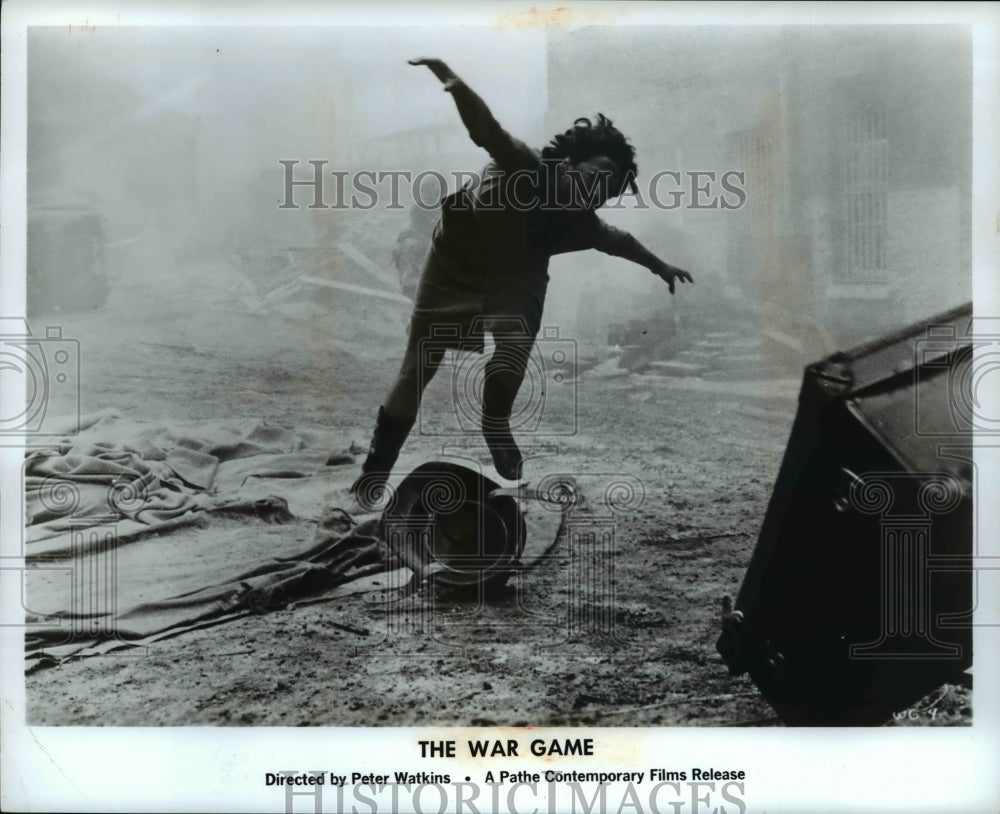 1967 Press Photo "The War Game" - Historic Images