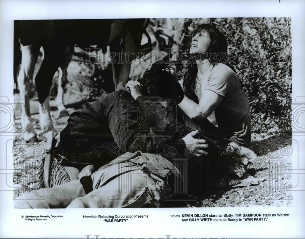 1989 Press Photo Kevin Dillon and Tim Sampson in "War Party" - Historic Images