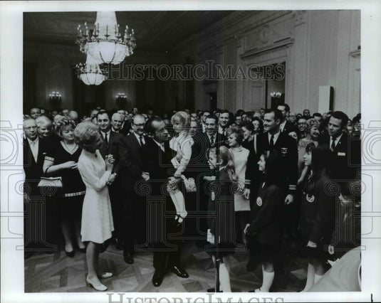 1970 Press Photo Singing Angels and Peggy Heil, 5 - Historic Images